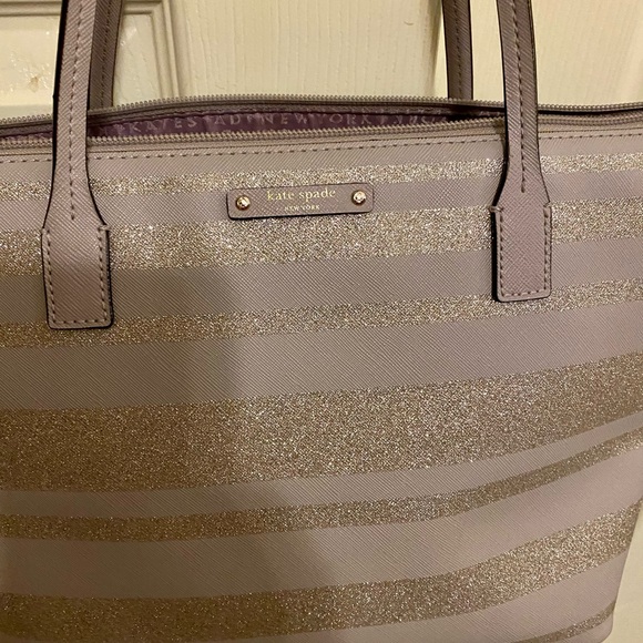 Kate spade tote Sold - Picture 2 of 7